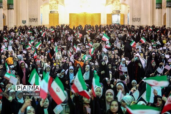 همایش بزرگ دختران قم در حرم بهترین دختر دنیا