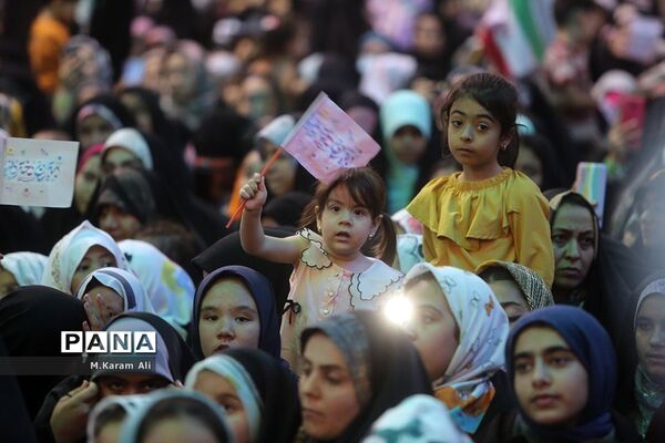 همایش بزرگ دختران قم در حرم بهترین دختر دنیا