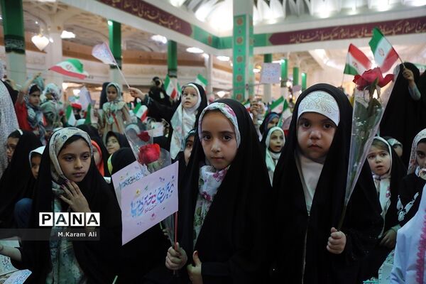 همایش بزرگ دختران قم در حرم بهترین دختر دنیا