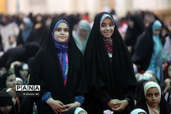 همایش بزرگ دختران قم در حرم بهترین دختر دنیا