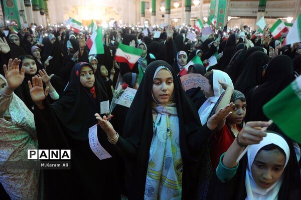 همایش بزرگ دختران قم در حرم بهترین دختر دنیا