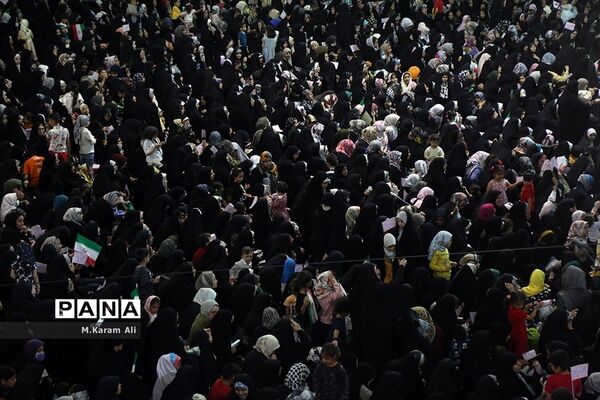 همایش بزرگ دختران قم در حرم بهترین دختر دنیا