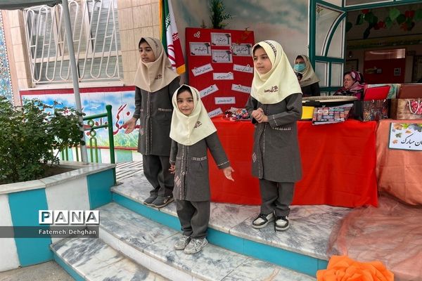 مراسم تقدیر از افتخا‌رآفرینان دبستان شاهد معمار