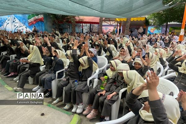 مراسم تقدیر از افتخا‌رآفرینان دبستان شاهد معمار