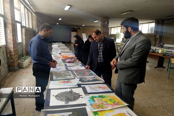 نمایشگاه آثار دانش‌آموزان با موضوع بهداشت و محیط زیست