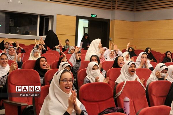 تقدیر از دانش‌آموزان برگزیده پویش «معلم و یار مهربان» در قم