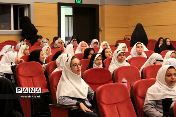 تقدیر از دانش‌آموزان برگزیده پویش «معلم و یار مهربان» در قم