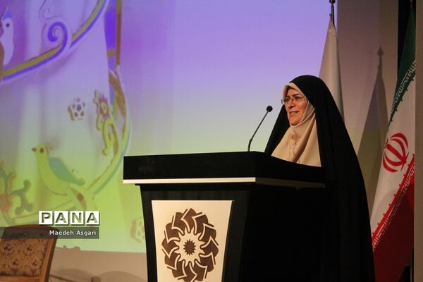 تقدیر از دانش‌آموزان برگزیده پویش «معلم و یار مهربان» در قم