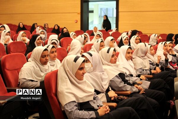 تقدیر از دانش‌آموزان برگزیده پویش «معلم و یار مهربان» در قم