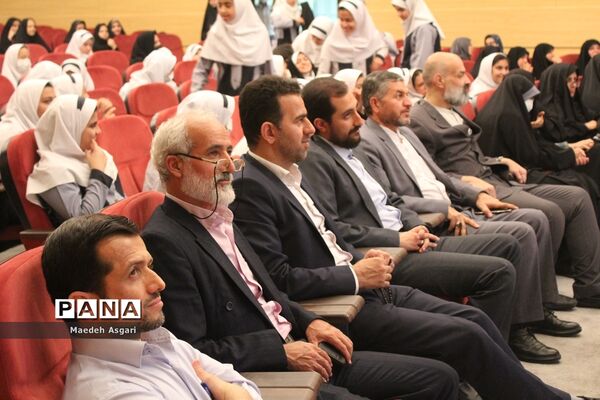 تقدیر از دانش‌آموزان برگزیده پویش «معلم و یار مهربان» در قم