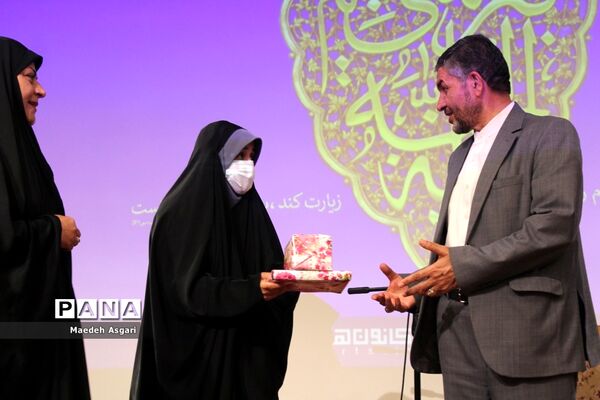 تقدیر از دانش‌آموزان برگزیده پویش «معلم و یار مهربان» در قم