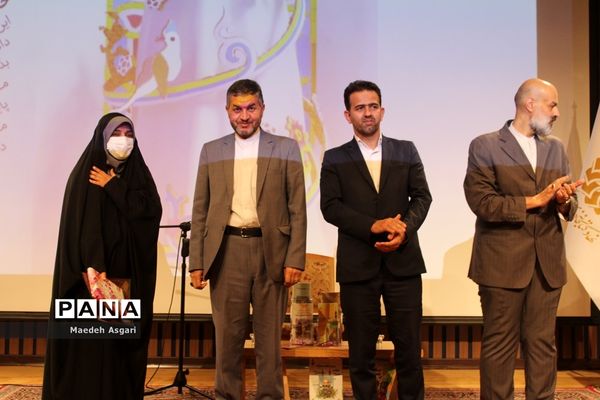 تقدیر از دانش‌آموزان برگزیده پویش «معلم و یار مهربان» در قم