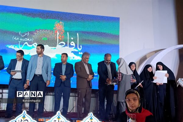 تجلیل از دختران فعال و برگزیده در روز دختر