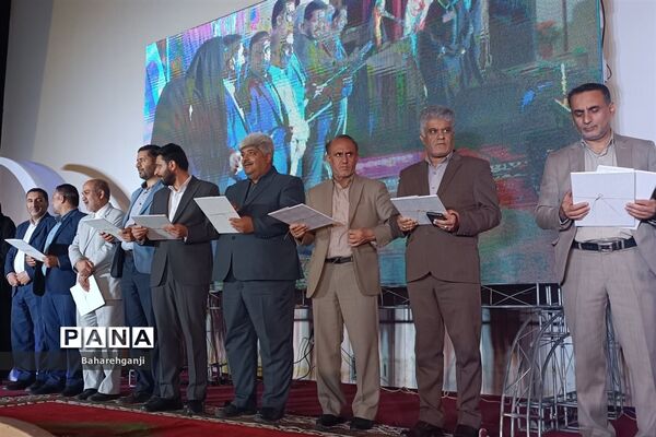 تجلیل از دختران فعال و برگزیده در روز دختر