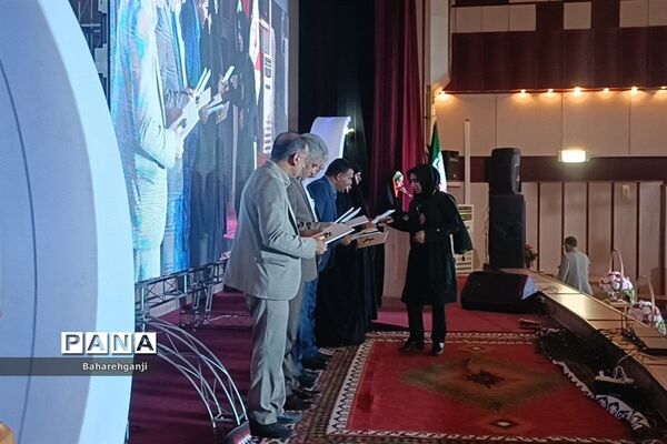 تجلیل از دختران فعال و برگزیده در روز دختر