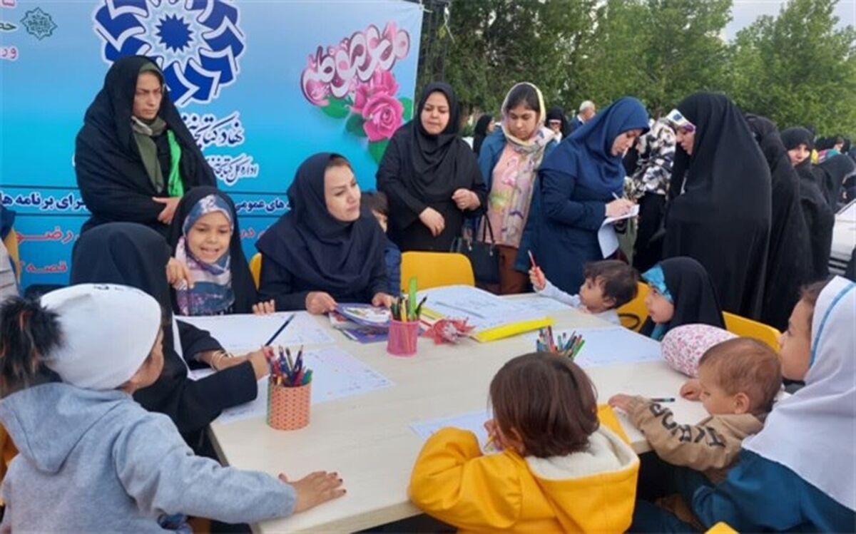 برپایی غرفه فرهنگی‌ در پارک گلها ارومیه‌