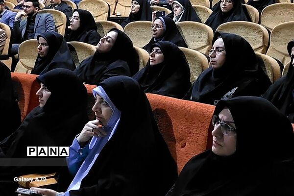 مراسم تقدیر از منتخبین مرحله استانی نهمین جشنواره الگوهای برتر تدریس درس تفکر و سبک زندگی