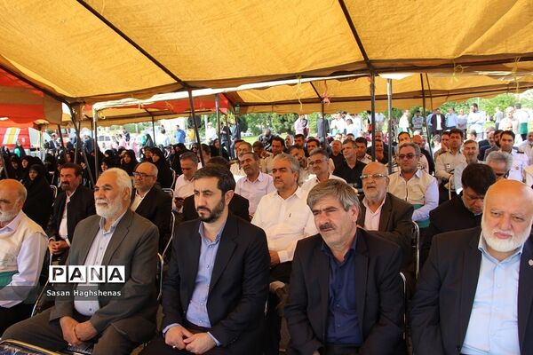 به اهتزاز درآمدن پرچم بارگاه منور امام رضا(ع) در شهرستان اسلامشهر