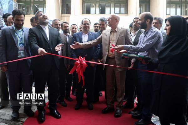افتتاح نمایشگاه کار دانشگاه تهران