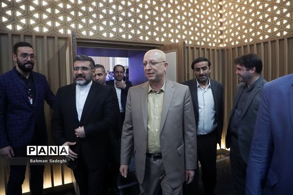 افتتاح نمایشگاه کار دانشگاه تهران
