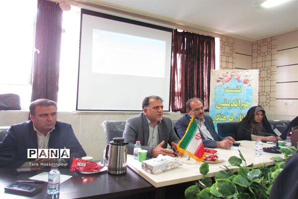 نشست صمیمی معلمان جوان ناحیه 3 با مدیر آموزش و پرورش‌