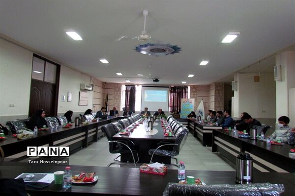 نشست صمیمی معلمان جوان ناحیه 3 با مدیر آموزش و پرورش‌
