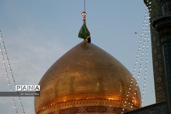 آیین تعویض پرچم گنبد حرم حضرت معصومه(س)