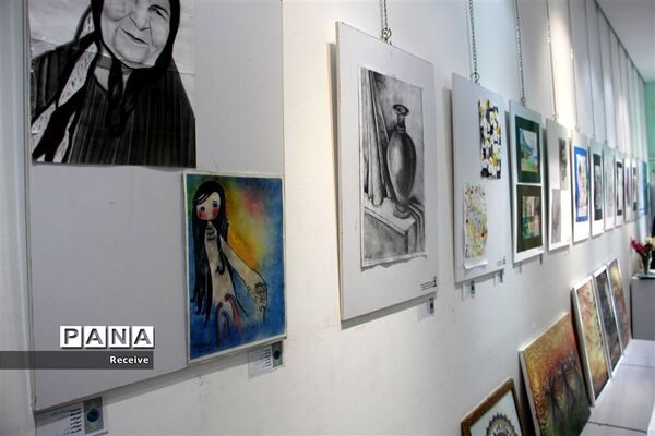 نمایشگاه هنرهای تجسمی دانش‌آموزان متوسطه اول استان فارس