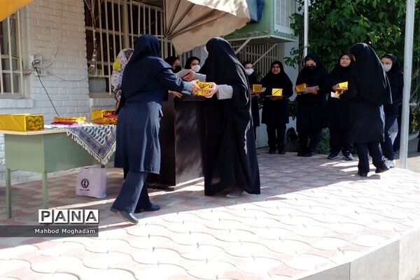 تقدیر از دانش‌آموزان برتر قرآن و حجاب و برترین‌های علمی و فرهنگی و پژوهشی دبیرستان شهیده قزوینی منطقه ۱۳
