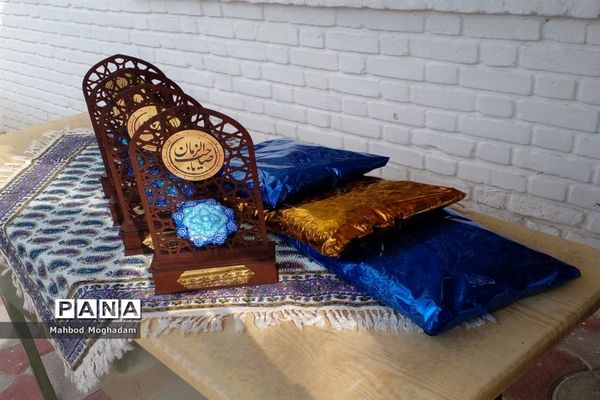 تقدیر از دانش‌آموزان برتر قرآن و حجاب و برترین‌های علمی و فرهنگی و پژوهشی دبیرستان شهیده قزوینی منطقه ۱۳