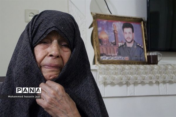 دیدار خادمیاران رضوی قم با مادر شهیدان عباسی