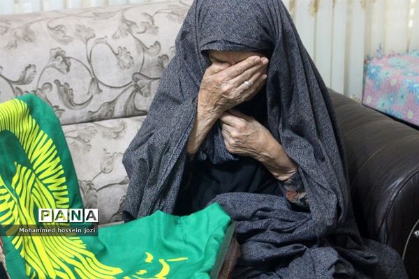 دیدار خادمیاران رضوی قم با مادر شهیدان عباسی