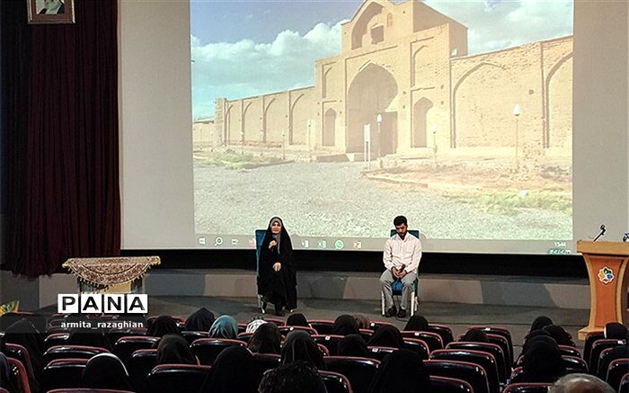 اولین گردهمایی فعالین فرهنگی حوزه دختران نوجوان شهر تهران