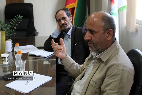 جلسه گرامیداشت سالروز آزاد‌سازی خرمشهر و روز مقاومت در اداره‌کل آموزش و پرورش استان بوشهر