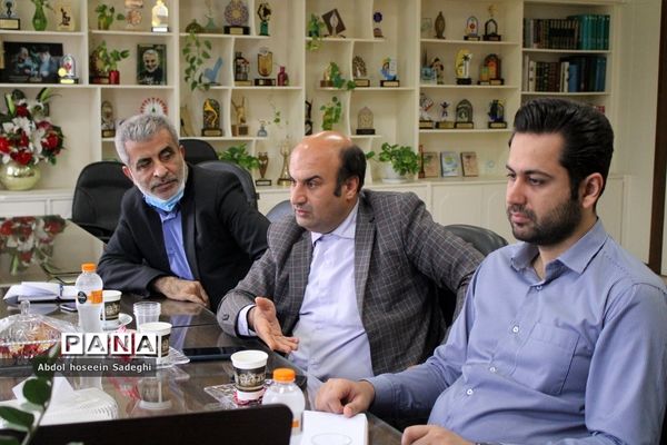 جلسه گرامیداشت سالروز آزاد‌سازی خرمشهر و روز مقاومت در اداره‌کل آموزش و پرورش استان بوشهر