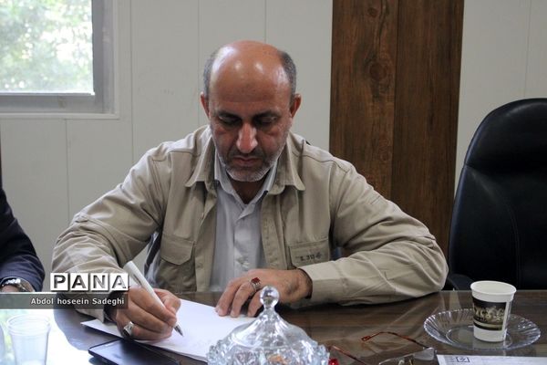 جلسه گرامیداشت سالروز آزاد‌سازی خرمشهر و روز مقاومت در اداره‌کل آموزش و پرورش استان بوشهر