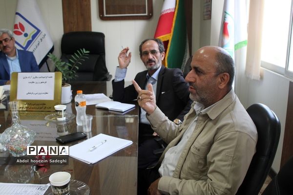 جلسه گرامیداشت سالروز آزاد‌سازی خرمشهر و روز مقاومت در اداره‌کل آموزش و پرورش استان بوشهر