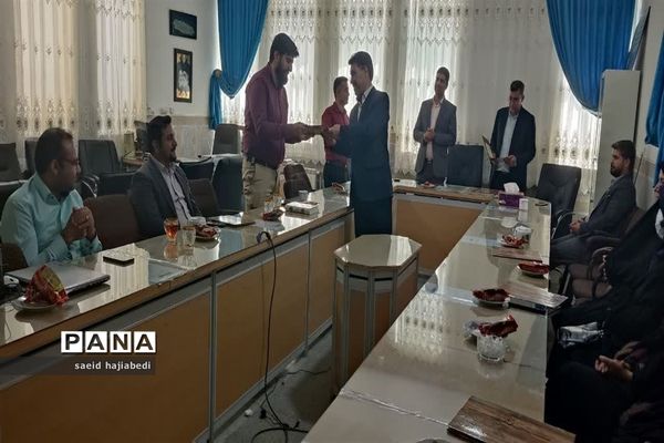 ‌تقدیر از معلمان نمونه و نیروهای کیفیت‌بخش برتر شهرستان خاتم