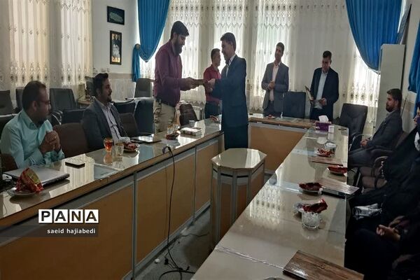 ‌تقدیر از معلمان نمونه و نیروهای کیفیت‌بخش برتر شهرستان خاتم
