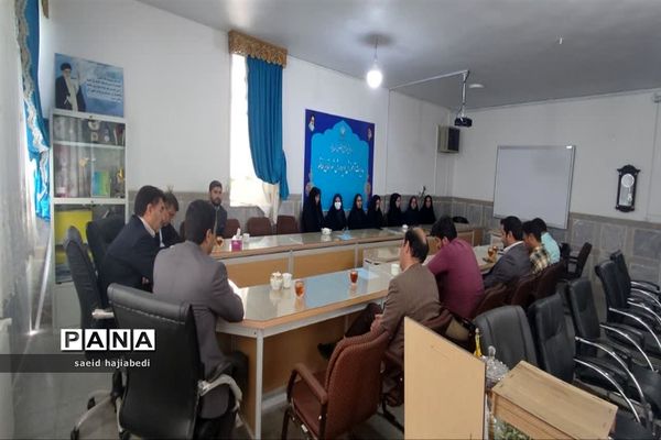 ‌تقدیر از معلمان نمونه و نیروهای کیفیت‌بخش برتر شهرستان خاتم