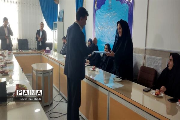 ‌تقدیر از معلمان نمونه و نیروهای کیفیت‌بخش برتر شهرستان خاتم