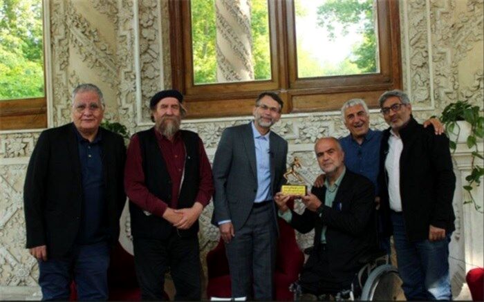 اهداء تندیس شهید «دریاقلی سورانی» به موزه سینمای ایران