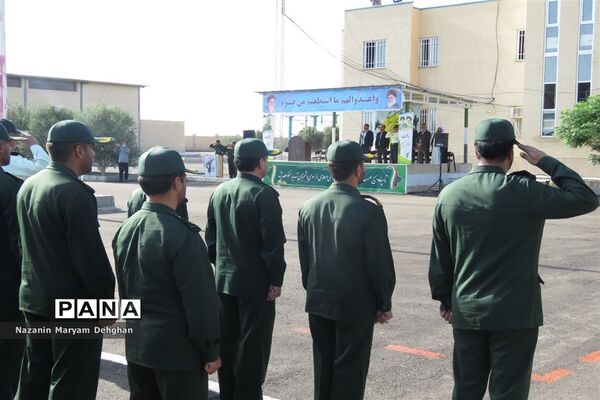 صبحگاه مشترک نیروهای نظامی و انتظامی شهرستان خاتم همزمان با سالروز آزادسازی خرمشهر