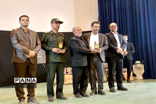 اختتامیه پنجمین جشنواره تئاتر دفاع مقدس در آران و بیدگل