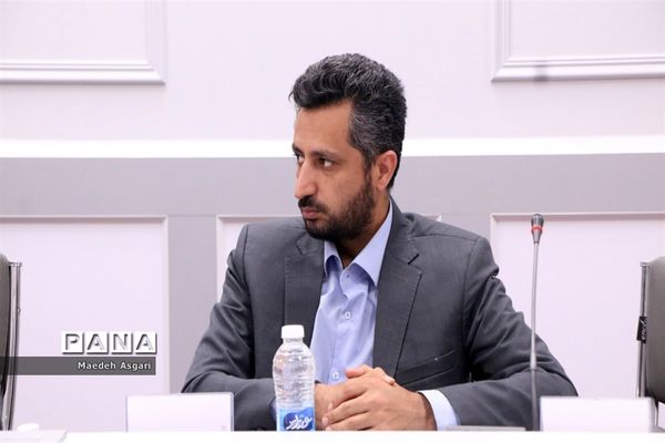 محفل خاطره‌گویی خلبانان جنگنده دوران دفاع مقدس در قم