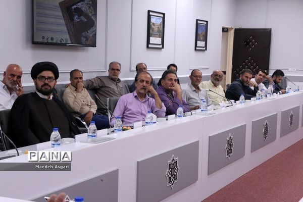 محفل خاطره‌گویی خلبانان جنگنده دوران دفاع مقدس در قم