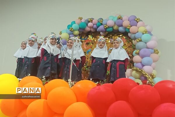 برپایی جشن الفبا در دبستان دخترانه شهید‌نجاتی ابرکوه