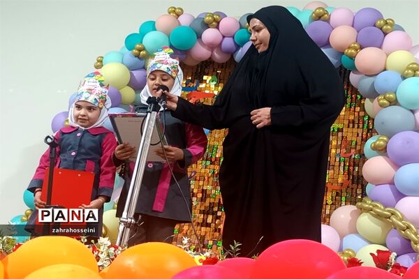 برپایی جشن الفبا در دبستان دخترانه شهید‌نجاتی ابرکوه