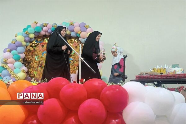 برپایی جشن الفبا در دبستان دخترانه شهید‌نجاتی ابرکوه