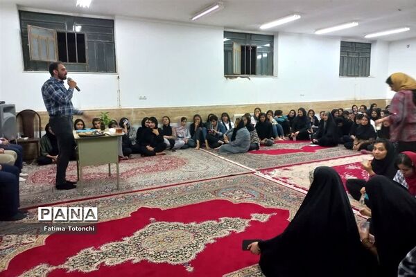 برگزاری کارگاه آسیب‌های فضای مجازی در دانشگاه آزاد نی‌ریز